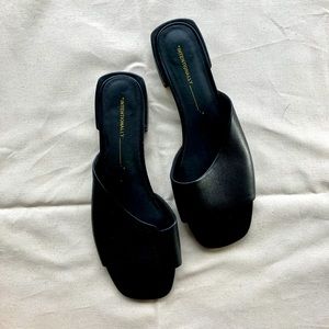 Intentionally Blank black slide sandals size 10